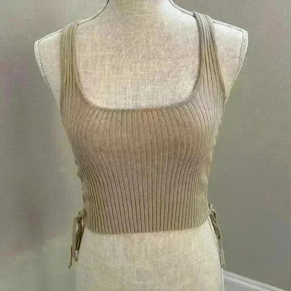 Beautiful tan Crop top - Small - Picture 1 of 6